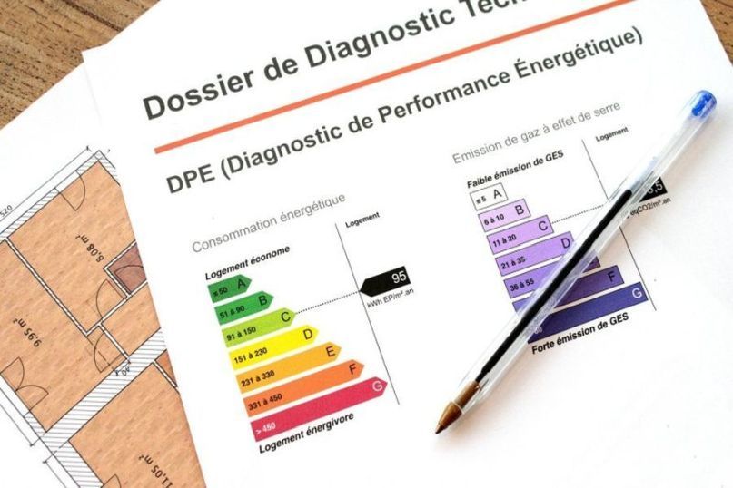 Die Jahresarbeitszahl (JAZ) ist ein Maß für die Effizienz einer Wärmepumpe und beschreibt das Verhältnis zwischen der erzeugten Wärmeleistung und der eingesetzten elektrischen Energie über einen Zeitraum von einem Jahr. Die Jahresarbeitszahl (JAZ) ist ein Maß für die Effizienz einer Wärmepumpe und beschreibt das Verhältnis zwischen der erzeugten Wärmeleistung und der eingesetzten elektrischen Energie über einen Zeitraum von einem Jahr.