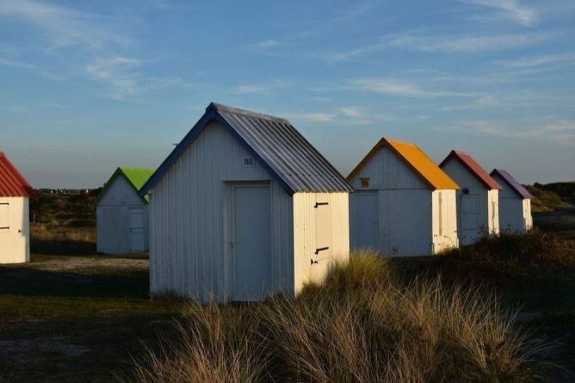 Miete ist ein zentrales Konzept im Immobilienrecht und bezeichnet die regelmäßige Zahlung, die ein Mieter an einen Vermieter für die Nutzung einer Immobilie oder eines Raumes leistet.