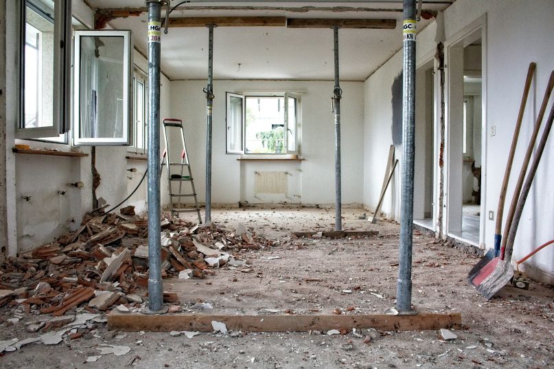 Eine Rigipsplatte, auch bekannt als Gipskartonplatte, ist ein vielseitiges Baumaterial, das hauptsächlich im Trockenbau verwendet wird.