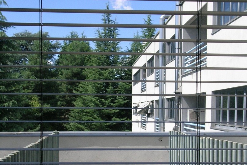 >Nach der Befestigung sollten die <mark><b>Jalousien</b></mark> noch einmal &uuml;berpr&uuml;ft und gegebenenfalls justiert werden