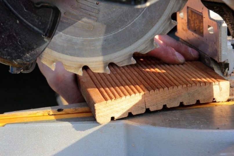 Selberbauer, auch bekannt als Heimwerker oder Do-it-yourselfer, sind Personen, die selbst Hand anlegen und Dinge eigenständig bauen, reparieren oder modifizieren.