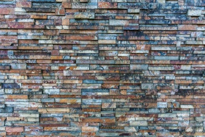 Sichtmauerwerk ist eine architektonische Gestaltungstechnik, bei der das Mauerwerk bewusst unverputzt und sichtbar bleibt, um seine natürliche Textur, Farbe und Struktur zur Geltung zu bringen. Sichtmauerwerk ist eine architektonische Gestaltungstechnik, bei der das Mauerwerk bewusst unverputzt und sichtbar bleibt, um seine natürliche Textur, Farbe und Struktur zur Geltung zu bringen.