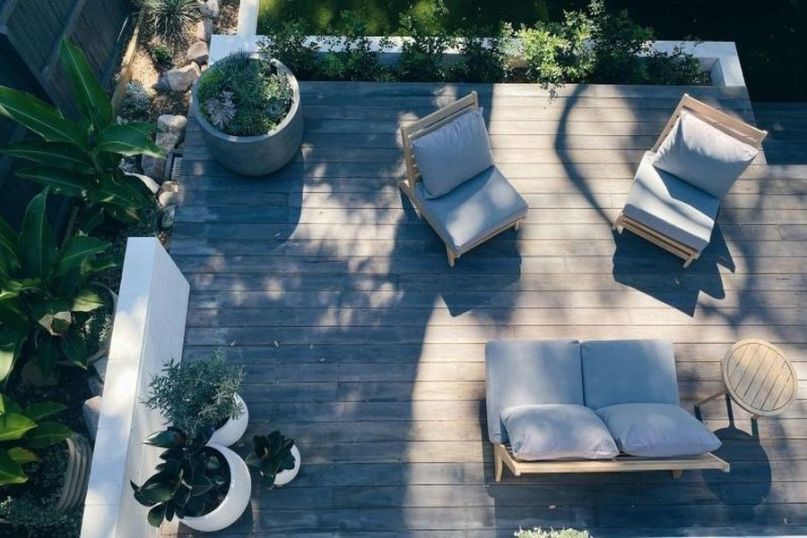 Der Terrassenboden bezeichnet die Fläche einer Terrasse, auf der sich die Nutzer bewegen und auf der Möbel platziert werden. Der Terrassenboden bezeichnet die Fläche einer Terrasse, auf der sich die Nutzer bewegen und auf der Möbel platziert werden.
