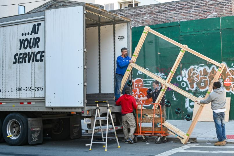 Ein Umzugsunternehmen ist ein Dienstleister, der professionelle Dienstleistungen im Zusammenhang mit dem Umzug von Haushalten, Unternehmen oder Büros anbietet. Ein Umzugsunternehmen ist ein Dienstleister, der professionelle Dienstleistungen im Zusammenhang mit dem Umzug von Haushalten, Unternehmen oder Büros anbietet.