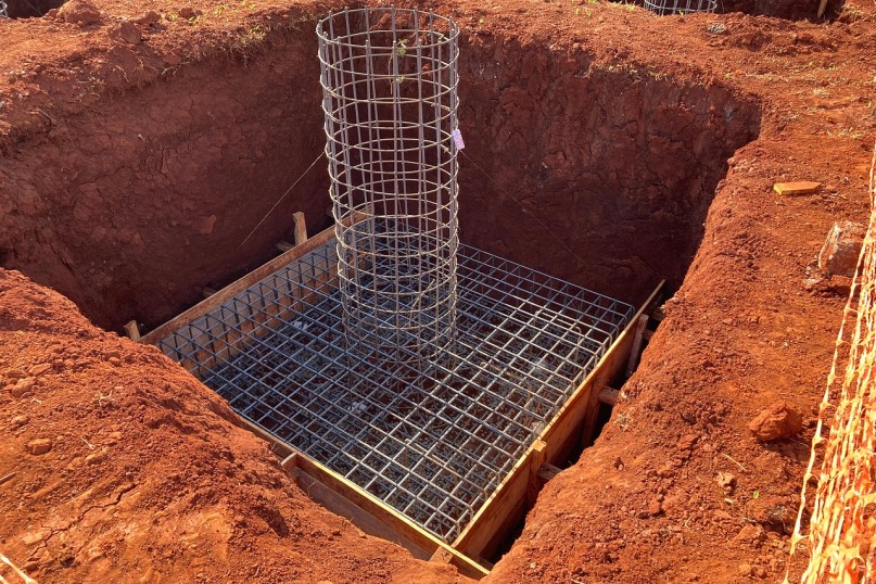 Eine Voraussetzung bezieht sich auf eine Bedingung, eine Anforderung oder ein Erfordernis, das erfüllt sein muss, damit etwas anderes stattfinden oder erreicht werden kann.