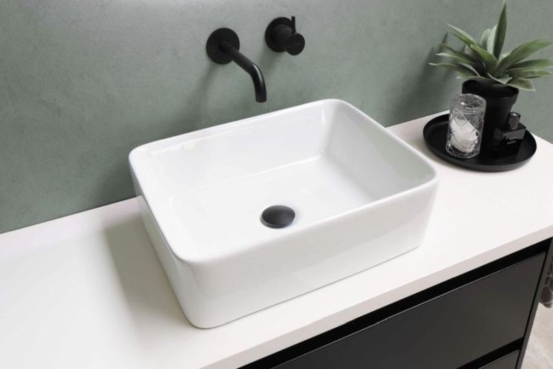 Ein Waschtisch ist ein Möbelstück im Badezimmer, auf dem ein Waschbecken platziert ist. Ein Waschtisch ist ein Möbelstück im Badezimmer, auf dem ein Waschbecken platziert ist.