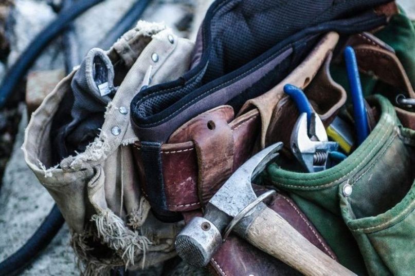 Werkzeugbestückung bezieht sich auf die Ausstattung, Bestückung, Bestücktheit, Bevorratung und Sortiment von Werkzeugen in einer Werkstatt. Werkzeugbestückung bezieht sich auf die Ausstattung, Bestückung, Bestücktheit, Bevorratung und Sortiment von Werkzeugen in einer Werkstatt.