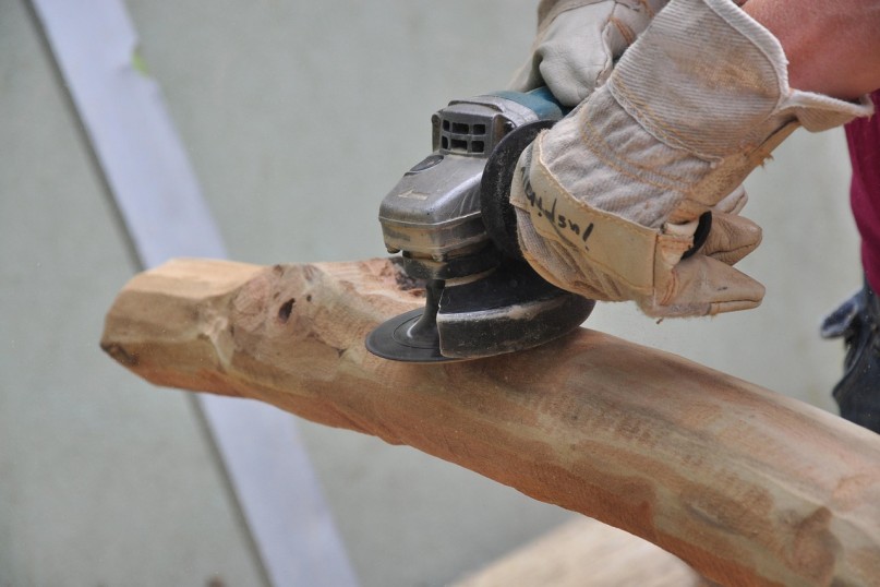 Kabellose Werkzeuge erm&ouml;glichen eine gr&ouml;&szlig;ere Bewegungsfreiheit auf Baustellen und in Werkst&auml;tten, da keine Steckdosen mehr in der N&auml;he ben&ouml;tigt werden